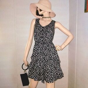 Sleeveless Dress With Ditzy Floral Design